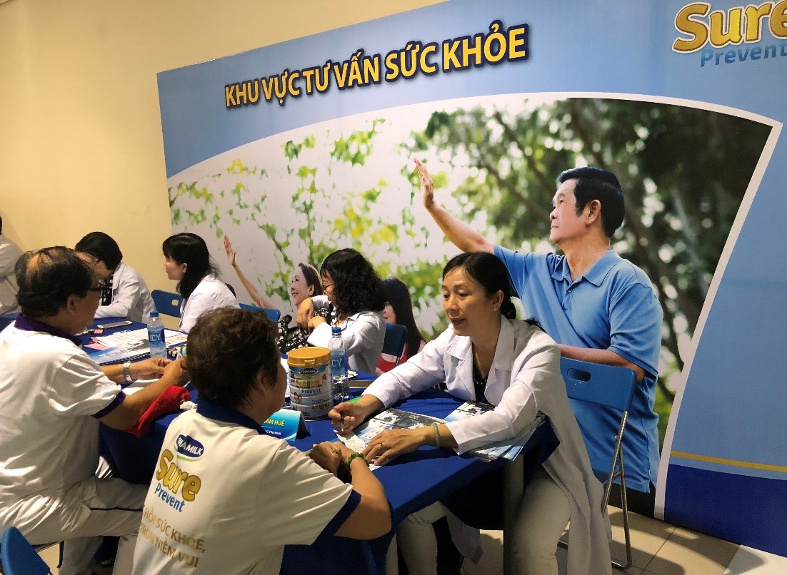 Vinamilk[-]Sure[-]Prevent[-]tiếp[-]tục[-]đồng[-]hành[-]chăm[-]sóc[-]sức[-]khoẻ[-]cho[-]hơn[-]2.600[-]người[-]cao[-]tuổi[-]